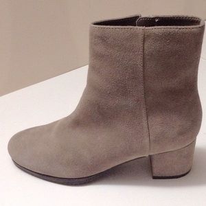 Naturalizer Suede Ankle Boots. Size: 8.5
